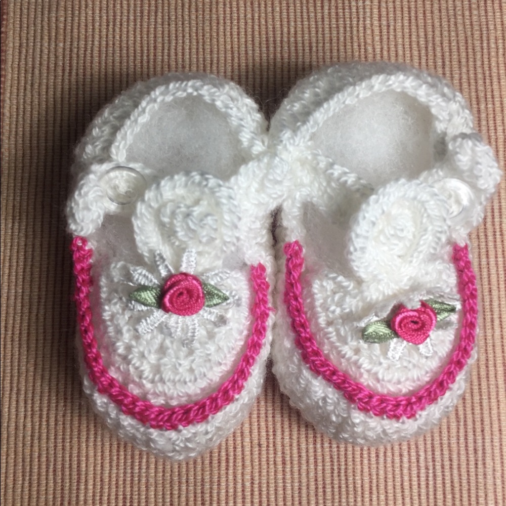 NWOT hand crocheted booties.